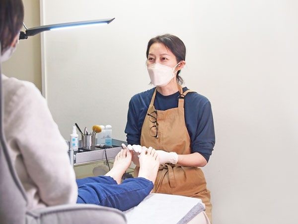 高齢者の健康寿命を伸ばすための巻き爪対策と肥厚つめのケア方法