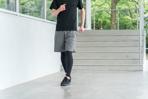 歩き方がおかしい原因とは？考えられる理由と改善方法